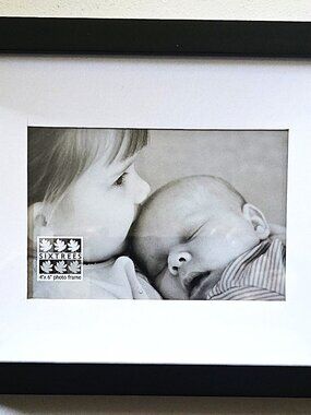 Sixtrees Black 4x6 Photo Frame with White Mat – Tabletop or Wall Display